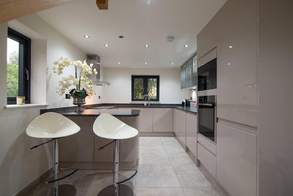 Luxury Coach House Next To Woodland In Knutsford Villa Dış mekan fotoğraf