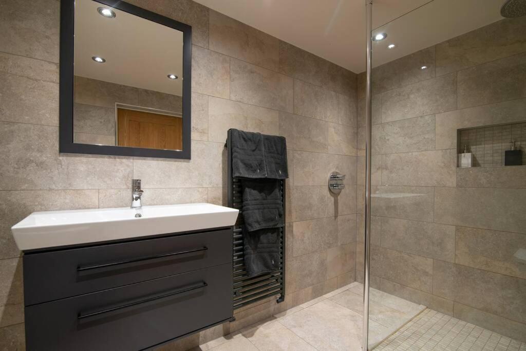 Luxury Coach House Next To Woodland In Knutsford Villa Dış mekan fotoğraf