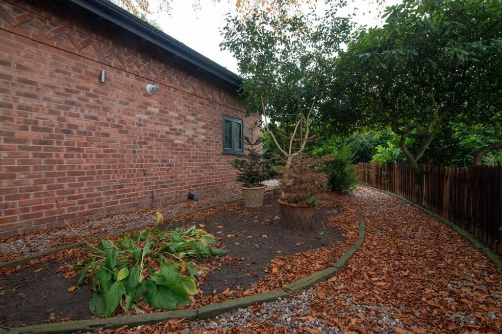 Luxury Coach House Next To Woodland In Knutsford Villa Dış mekan fotoğraf
