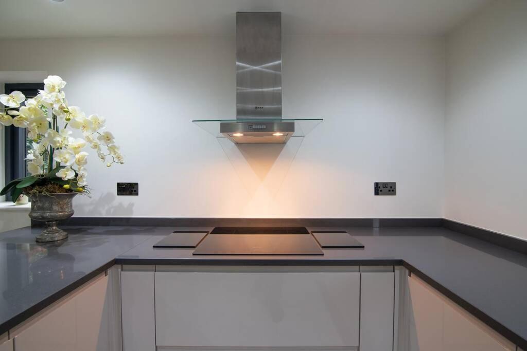 Luxury Coach House Next To Woodland In Knutsford Villa Dış mekan fotoğraf