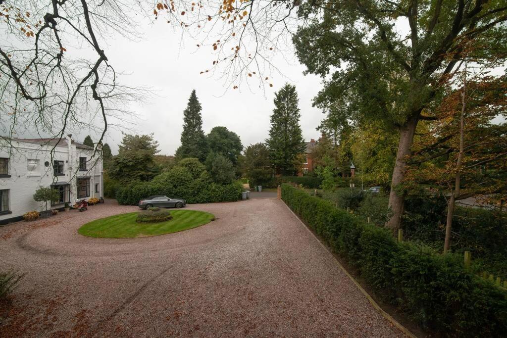 Luxury Coach House Next To Woodland In Knutsford Villa Dış mekan fotoğraf