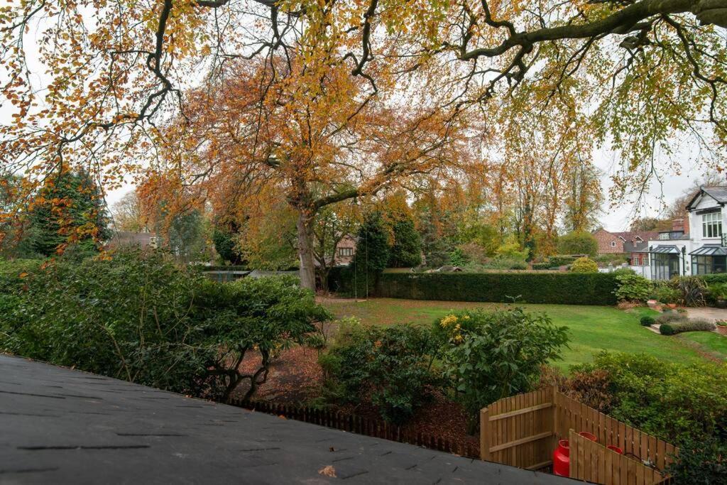 Luxury Coach House Next To Woodland In Knutsford Villa Dış mekan fotoğraf