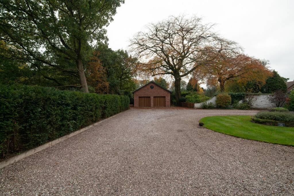 Luxury Coach House Next To Woodland In Knutsford Villa Dış mekan fotoğraf