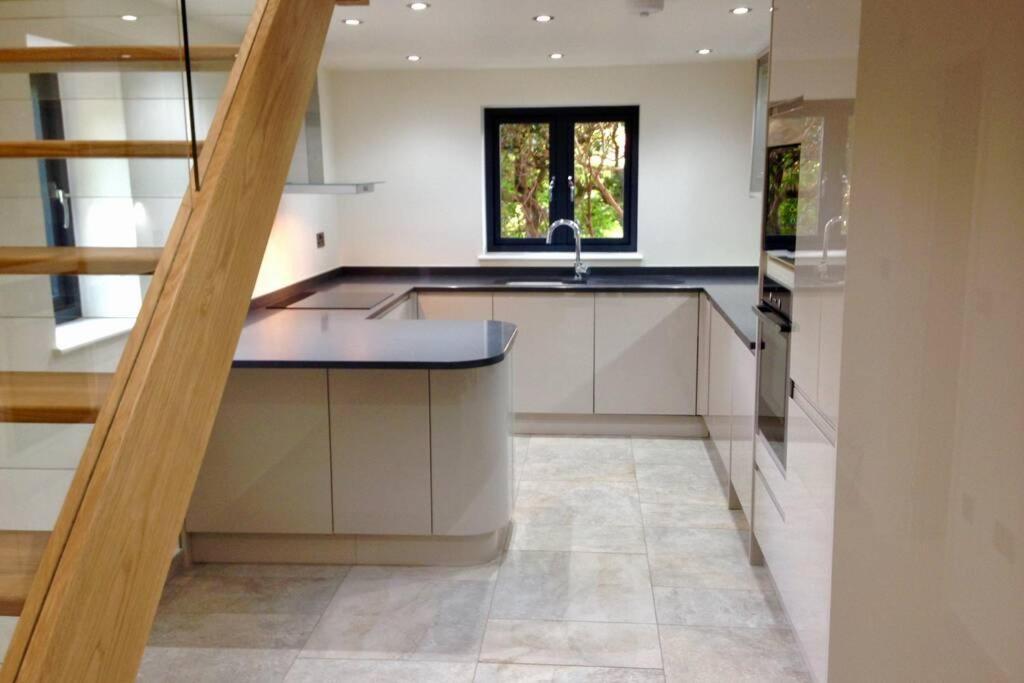 Luxury Coach House Next To Woodland In Knutsford Villa Dış mekan fotoğraf
