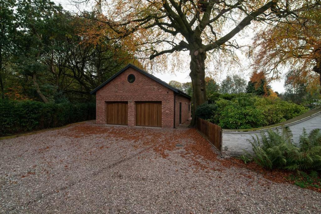 Luxury Coach House Next To Woodland In Knutsford Villa Dış mekan fotoğraf