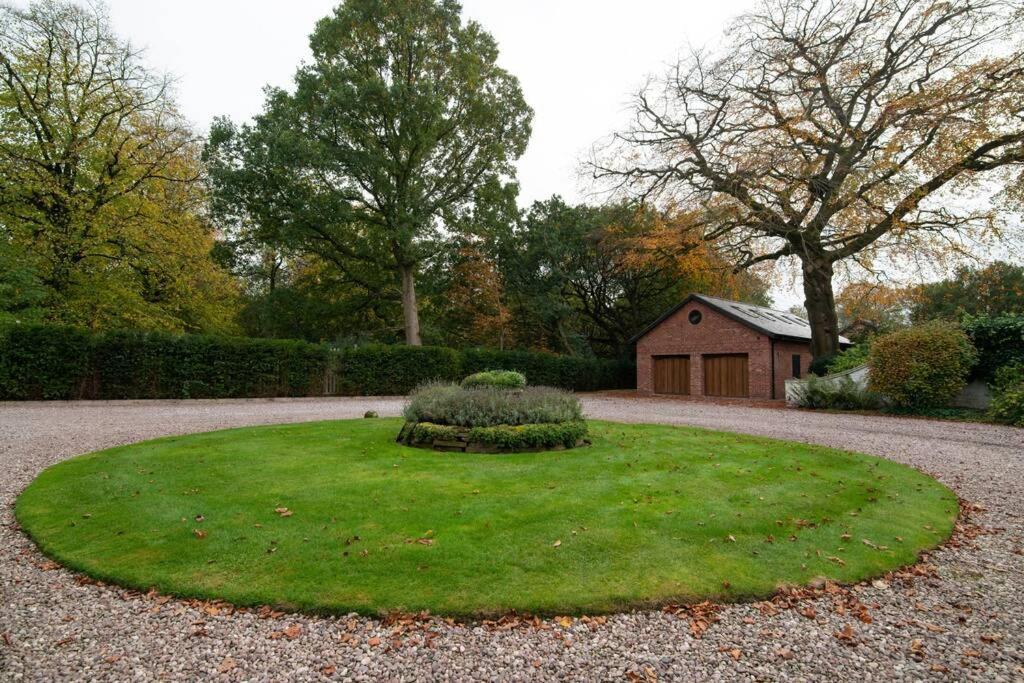 Luxury Coach House Next To Woodland In Knutsford Villa Dış mekan fotoğraf