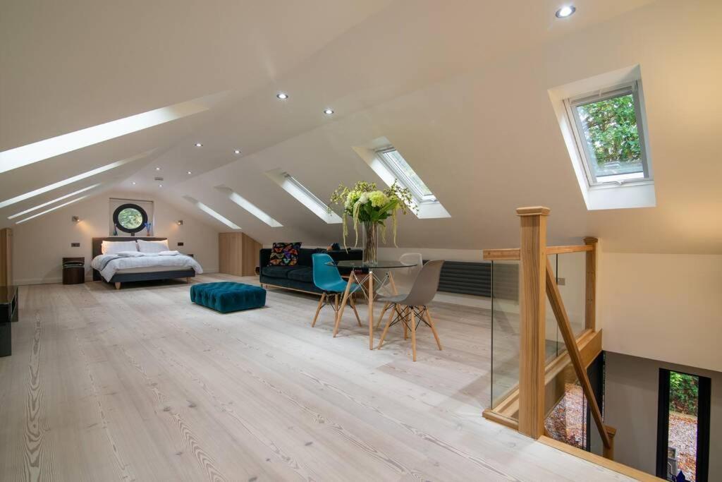 Luxury Coach House Next To Woodland In Knutsford Villa Dış mekan fotoğraf