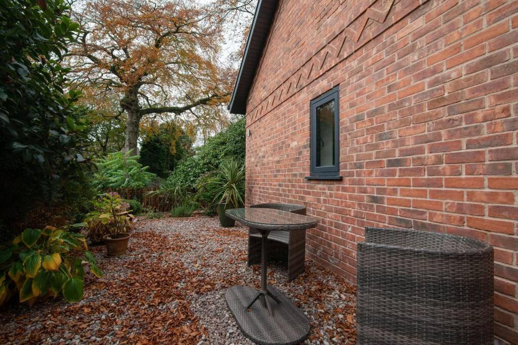 Luxury Coach House Next To Woodland In Knutsford Villa Dış mekan fotoğraf