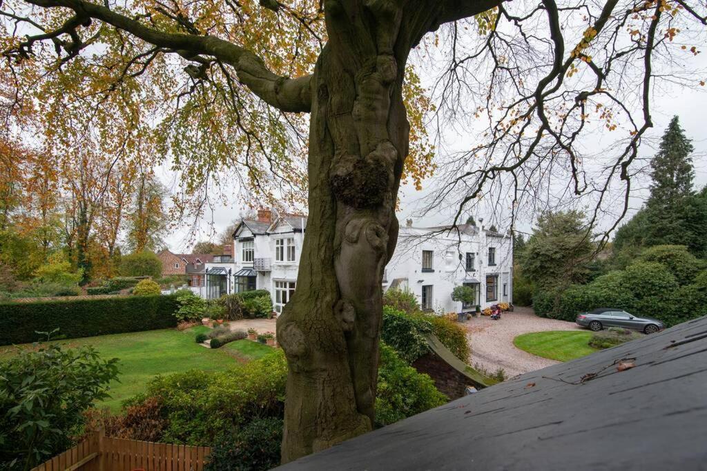Luxury Coach House Next To Woodland In Knutsford Villa Dış mekan fotoğraf