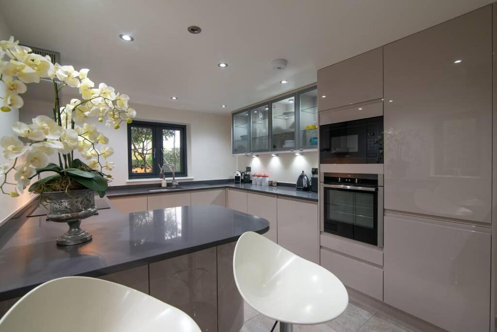 Luxury Coach House Next To Woodland In Knutsford Villa Dış mekan fotoğraf